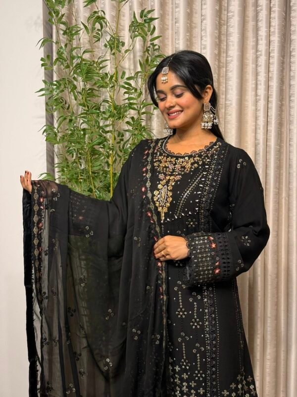 Pakistani Three Piece - Image 3